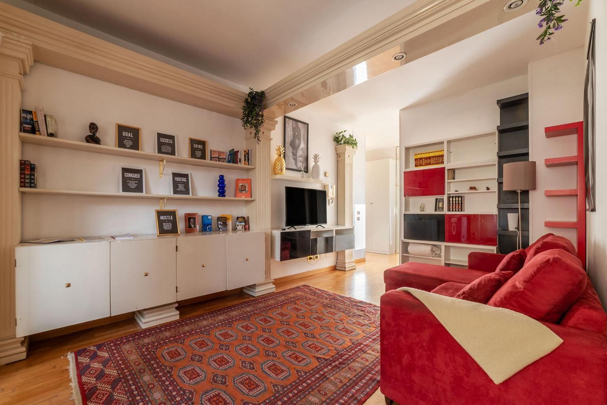 Along The Tiber Apartment *