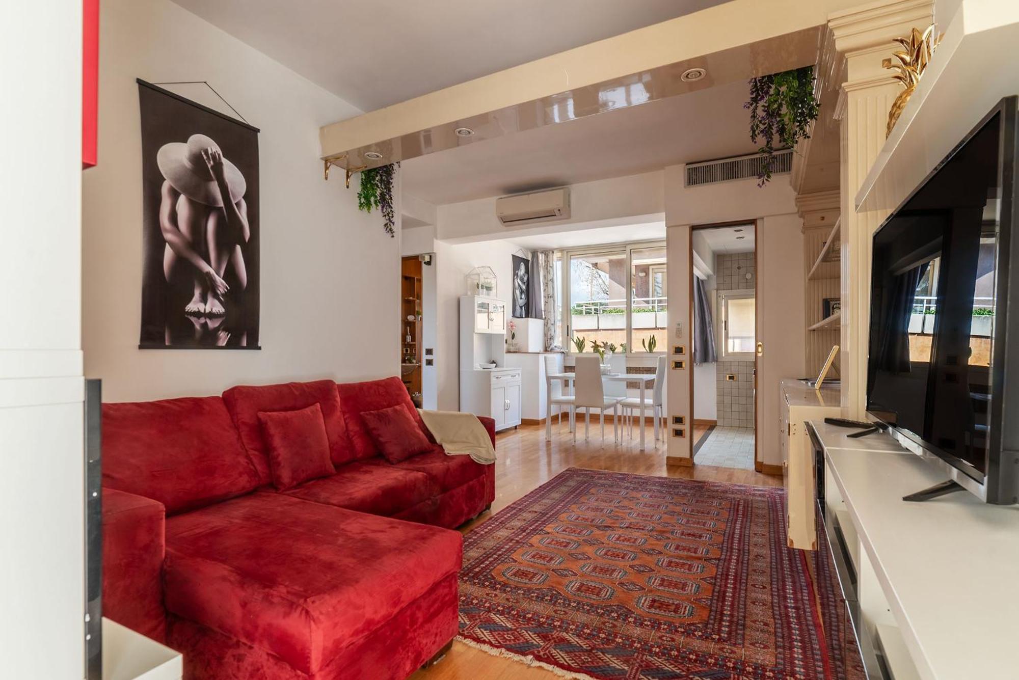 Along The Tiber Apartment Rom